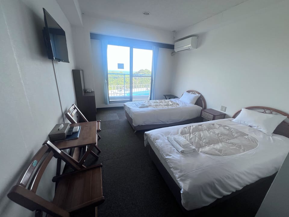 Economy Twin Bed Room [4th floor, No elevator, Ocean side] Non-smoking | Desk, blackout drapes, WiFi (free), bed sheets