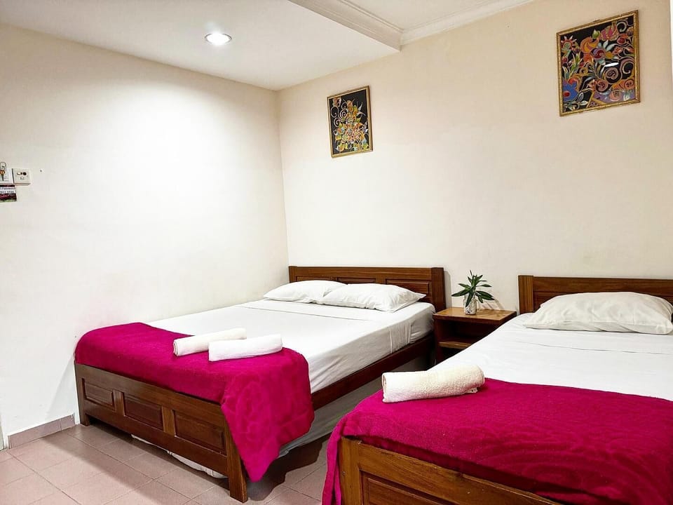 Deluxe Triple Room | Desk, WiFi (free)