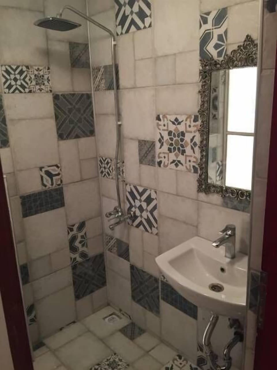 Deluxe Room | Bathroom | Shower, free toiletries, hair dryer, towels