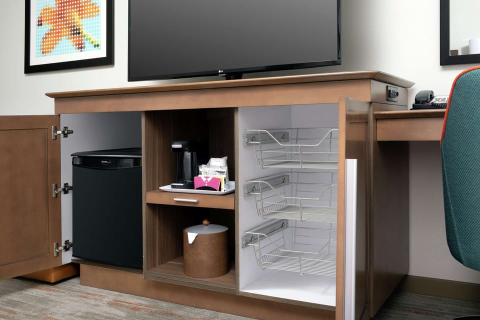Premium bedding, in-room safe, free cribs/infant beds, free WiFi