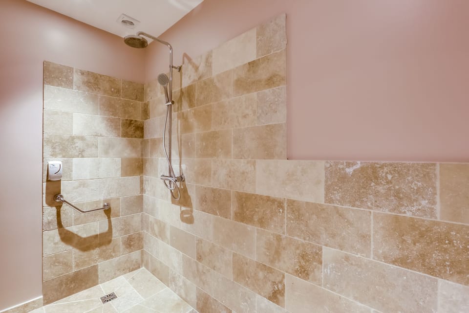 Suite, Terrace | Bathroom | Shower, rainfall showerhead, free toiletries, hair dryer