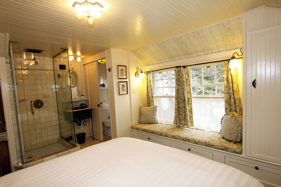 Standard Room (Mimsy Room) | Living area