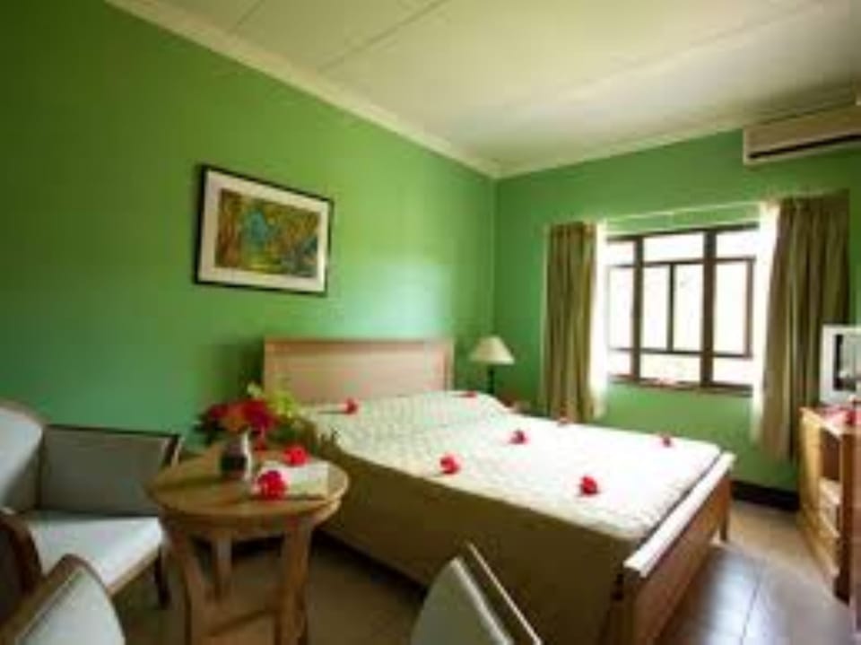Double Room | Minibar, in-room safe