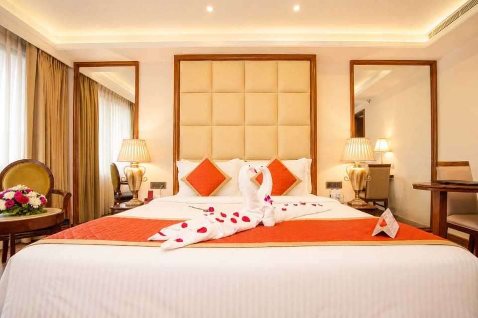 Shakun Suite with Bathtub | Premium bedding, minibar, in-room safe, desk