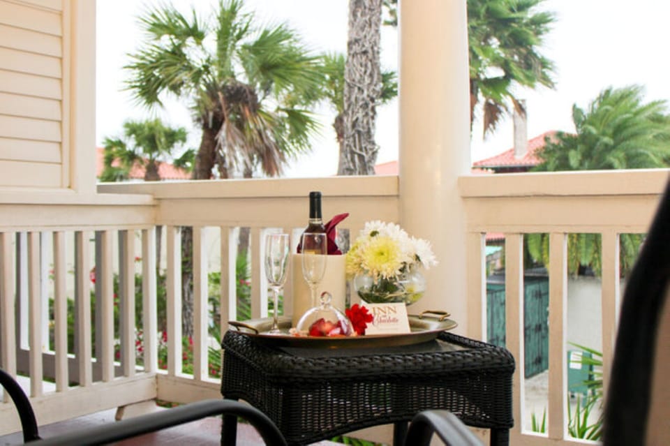 Superior Room, 1 Queen Bed, Balcony | Free minibar items, soundproofing, free WiFi, bed sheets