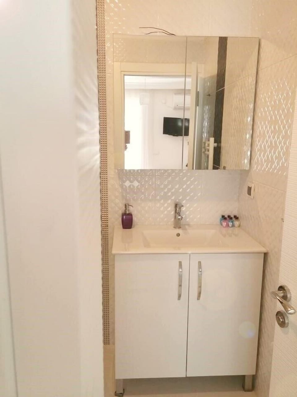 Double Room, Refrigerator, Ground Floor | Bathroom sink