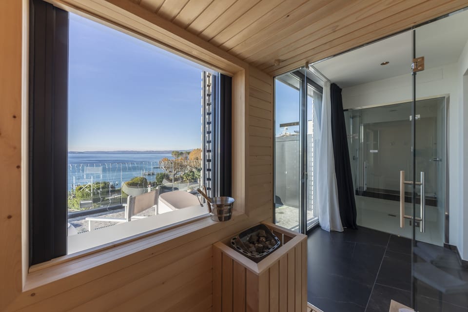 Deluxe Room, Terrace, Lake View (Private SPA) | Room amenity