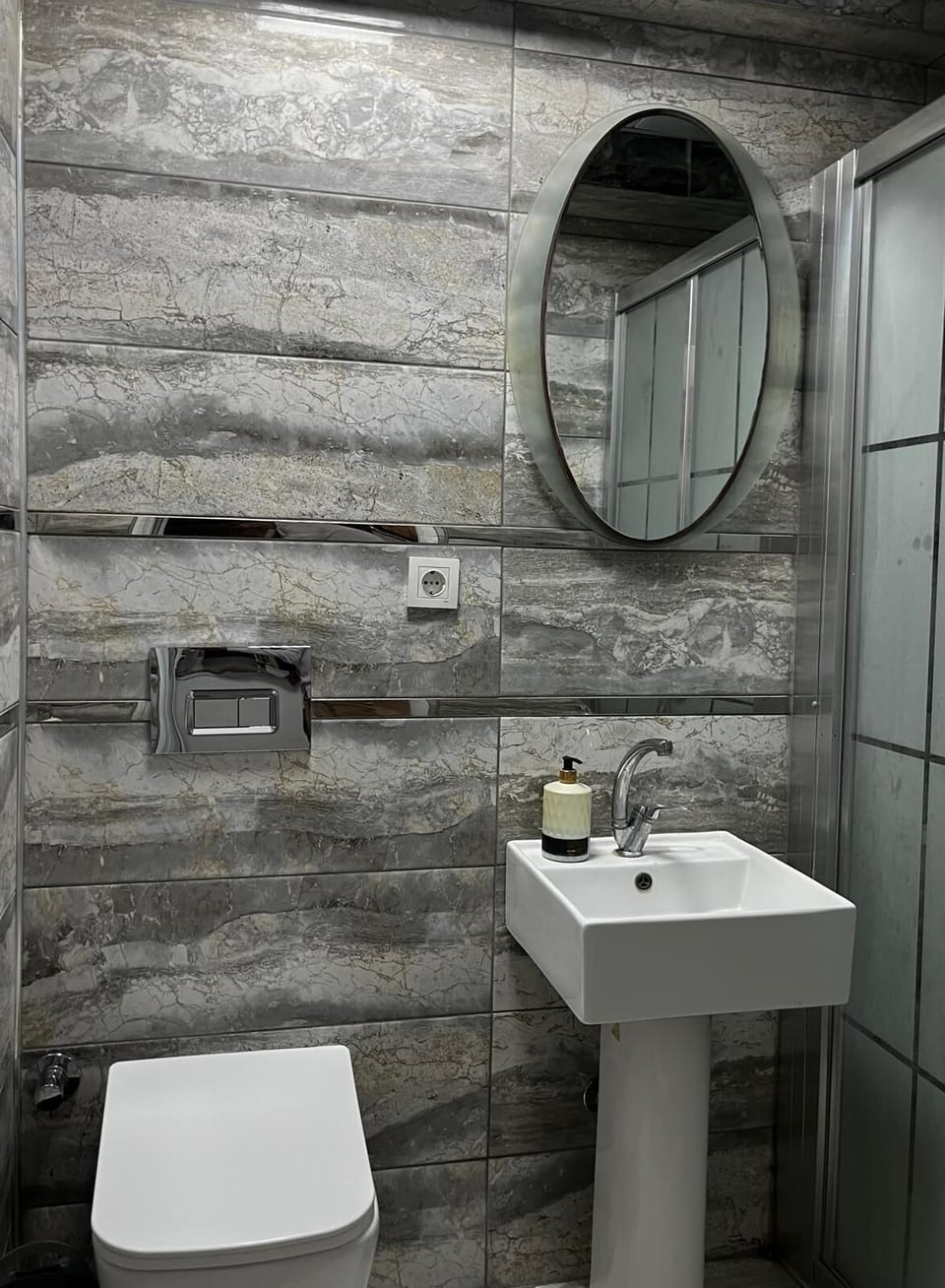 Standard Double Room | Bathroom | Shower, free toiletries, hair dryer, slippers