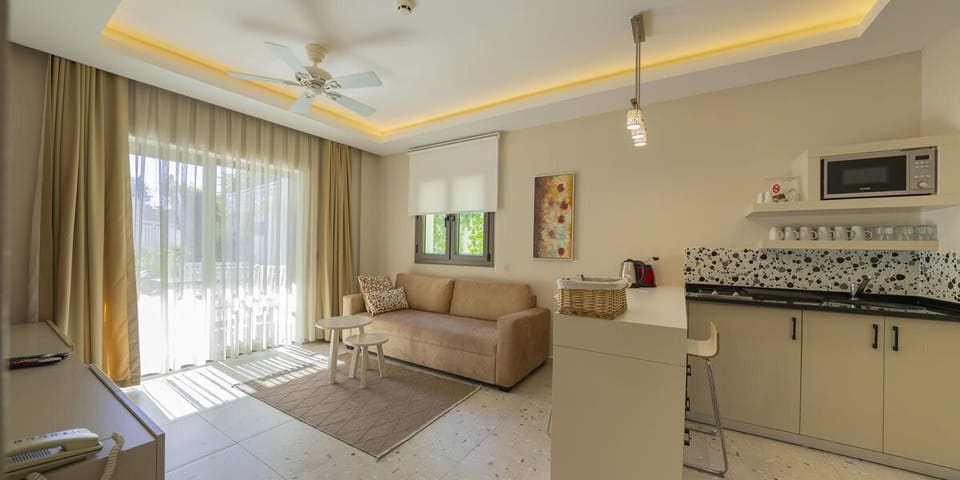 Suite, Terrace | Premium bedding, in-room safe, free WiFi, bed sheets