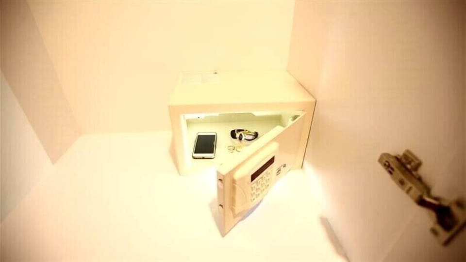 Standard Suite | Safe