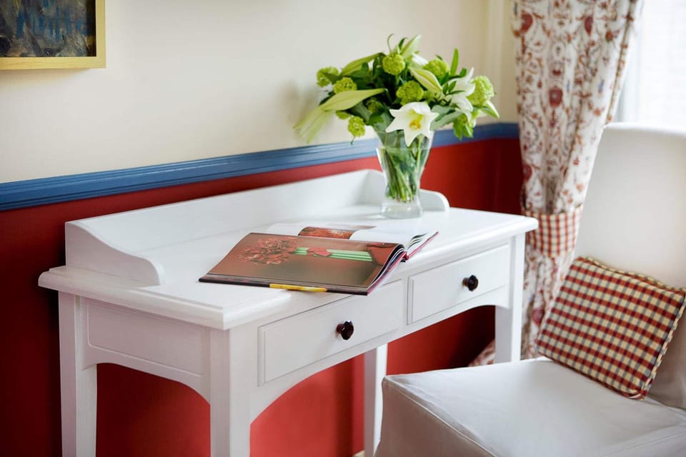 1 bedroom, hypo-allergenic bedding, desk, soundproofing
