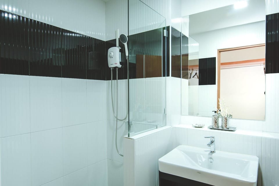 Shower, free toiletries, hair dryer, towels