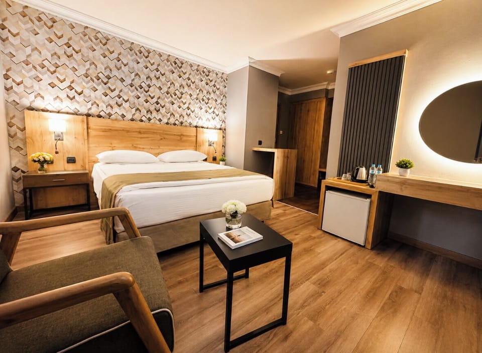 Deluxe Double Room | Minibar, desk, iron/ironing board, free WiFi