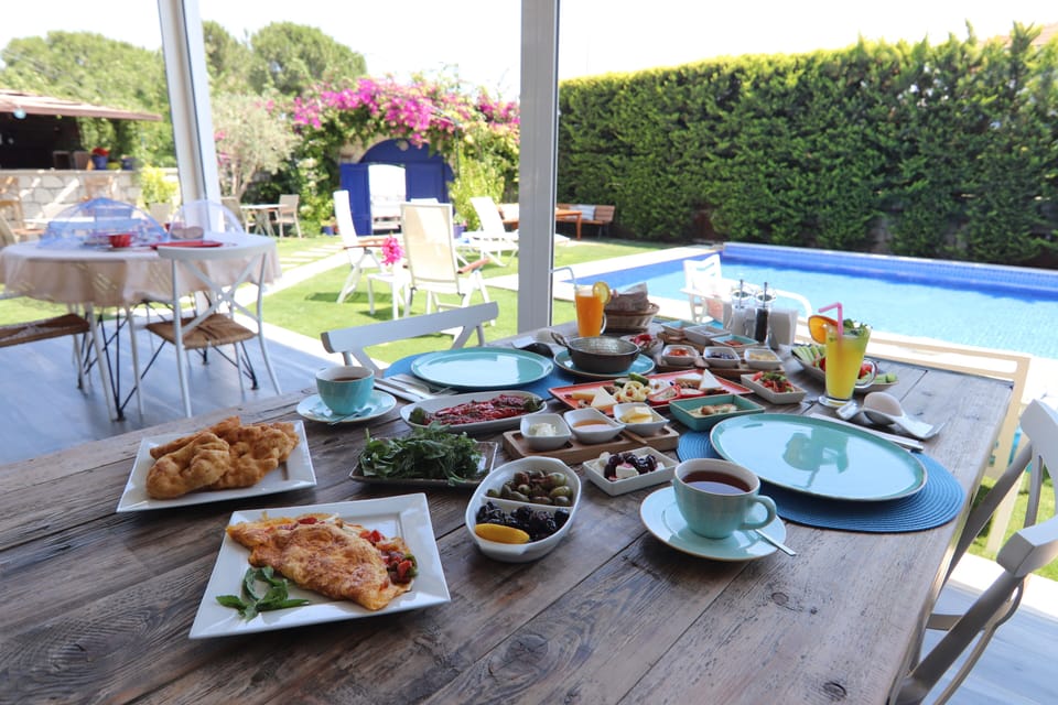 Free daily full breakfast