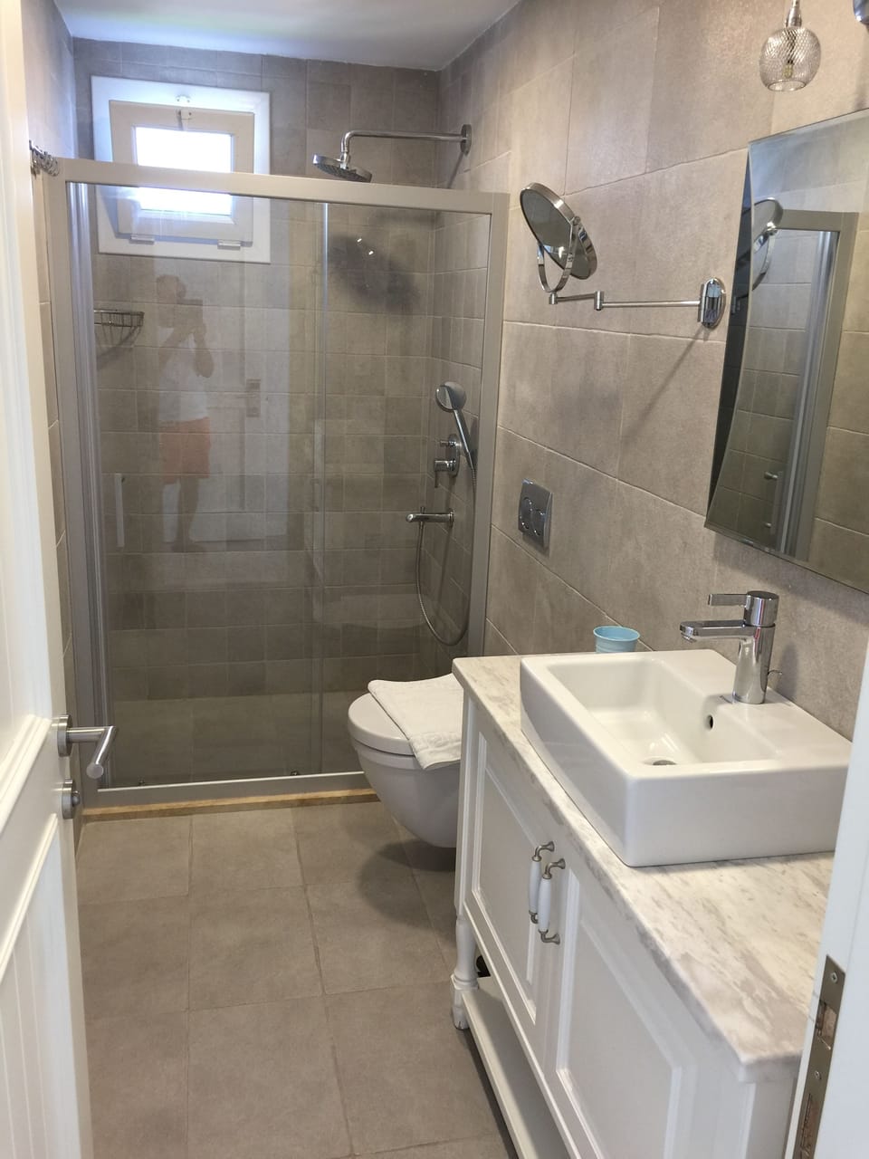 Standard Room (Mercan) | Bathroom | Shower, free toiletries, hair dryer, slippers