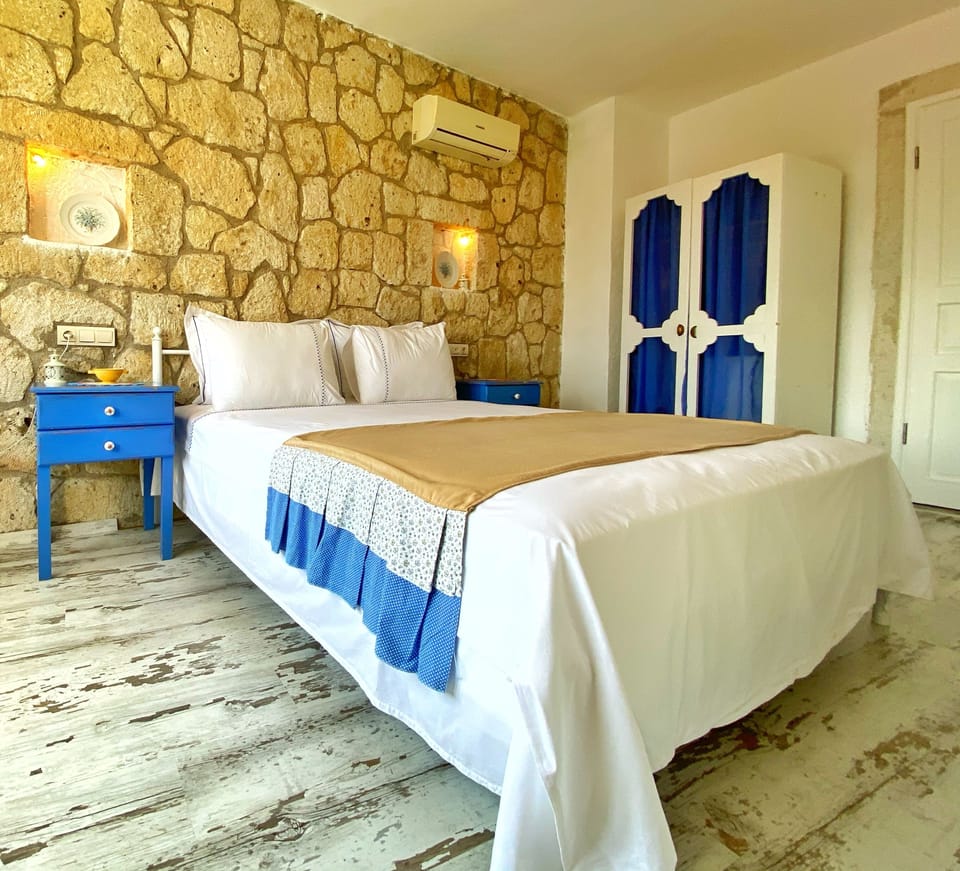 Standard Double Room | Minibar, in-room safe, individually decorated, individually furnished