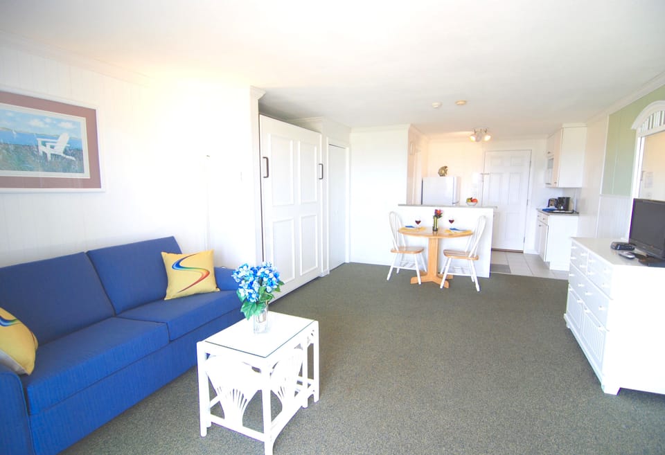Oceanfront Studio with Balcony | Laptop workspace, blackout drapes, iron/ironing board, WiFi (free)