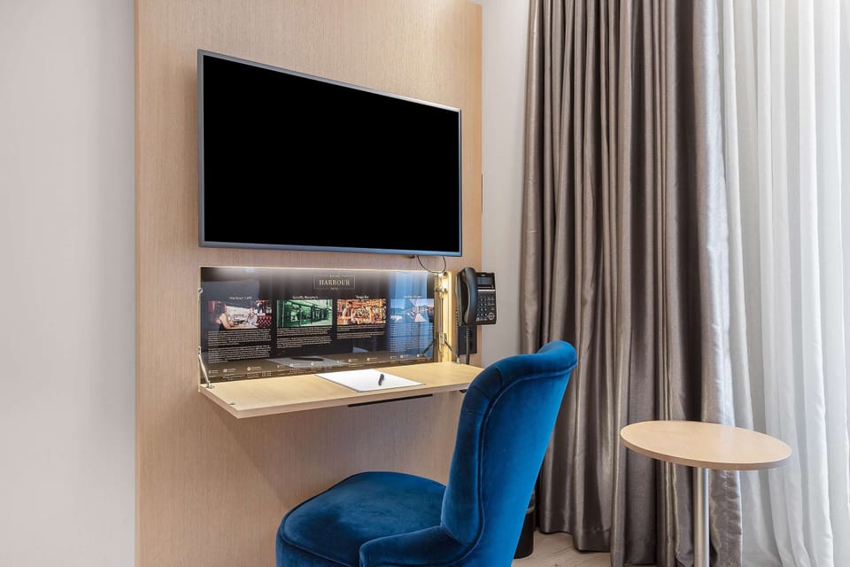 Standard Room, 1 Double Bed, Non Smoking | Premium bedding, pillowtop beds, in-room safe, desk
