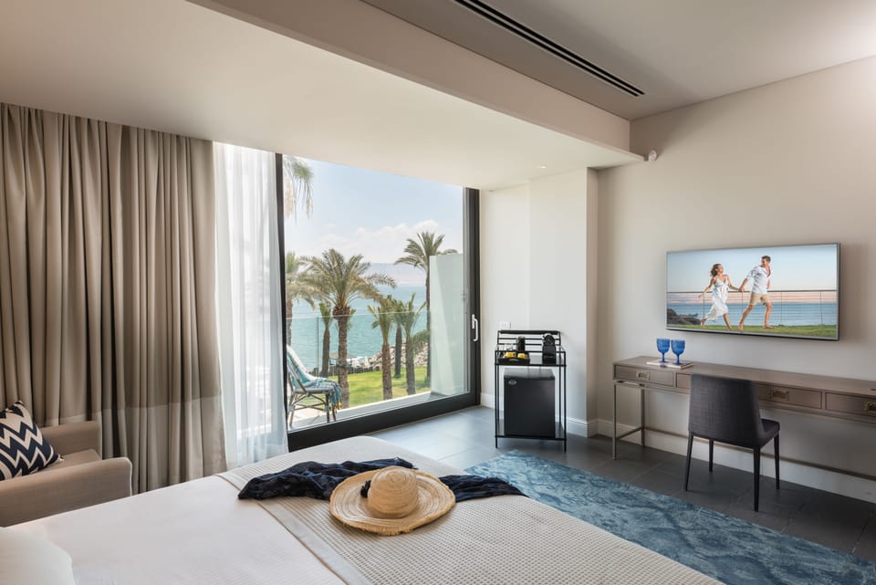 Deluxe Panorama | 1 bedroom, premium bedding, minibar, in-room safe
