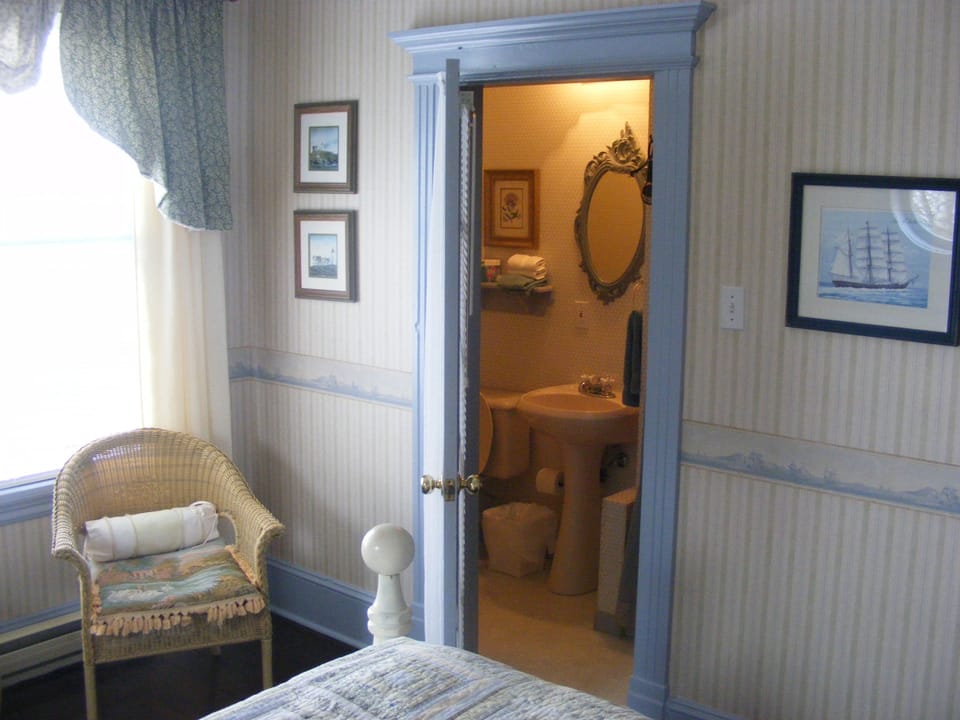 Room, 1 Queen Bed, Ocean View | 4 bedrooms, premium bedding, individually decorated