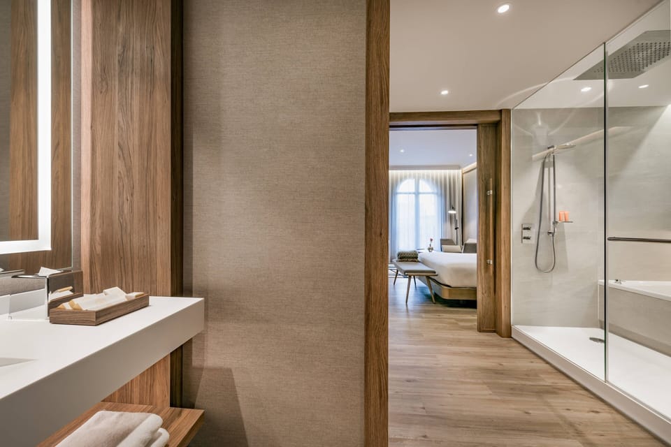 Junior Suite, 1 King Bed, Non Smoking | Bathroom | Shower, hair dryer, bathrobes, slippers