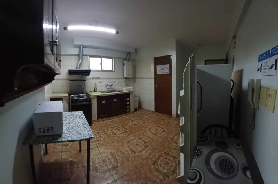 Full-size fridge, microwave, oven, stovetop