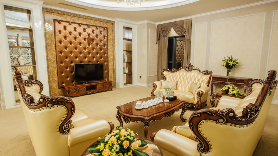 Royal Suite | Living room | LCD TV