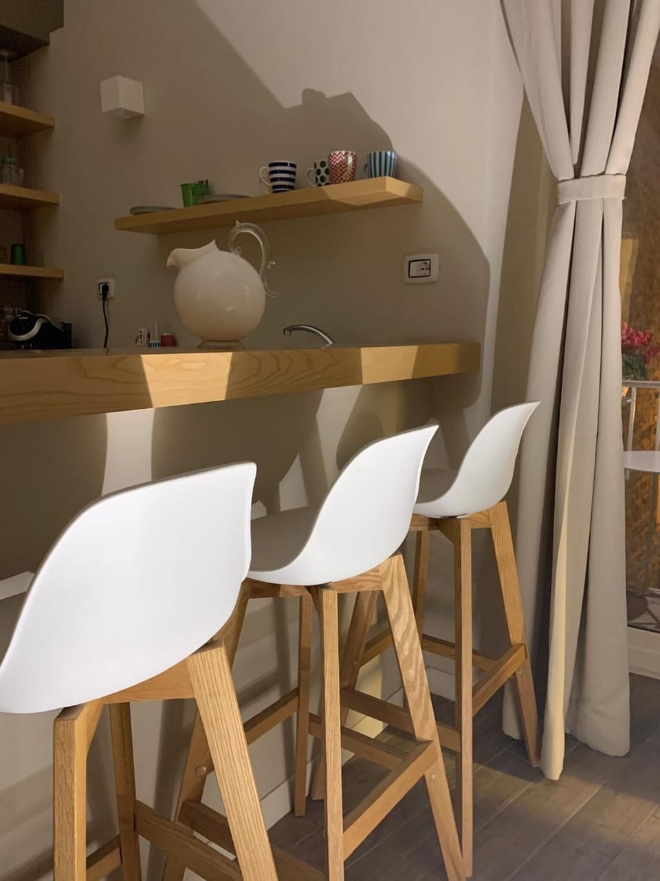 Fridge, espresso maker, coffee/tea maker, electric kettle