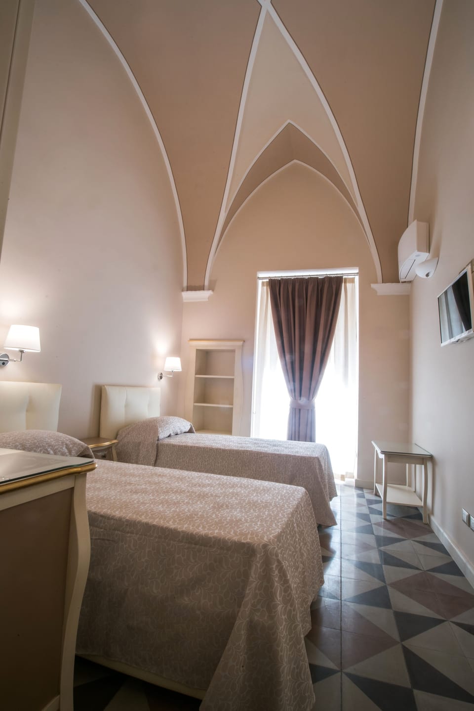 Deluxe Double Room (Camera 3) | Minibar, soundproofing, cribs (surcharge), WiFi (free)