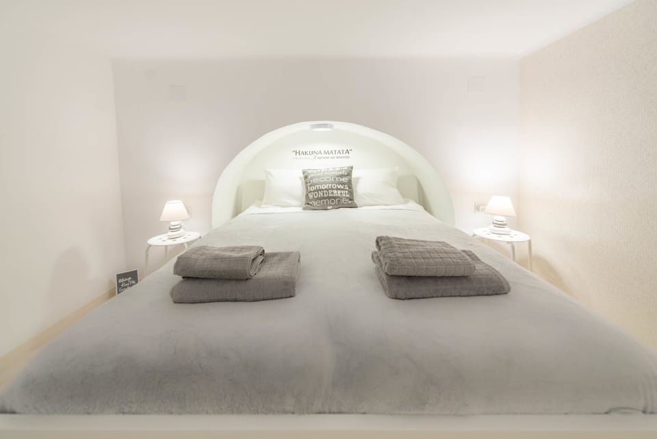 Design Apartment WHITE  | Soundproofing, iron/ironing board, WiFi (free), individually decorated