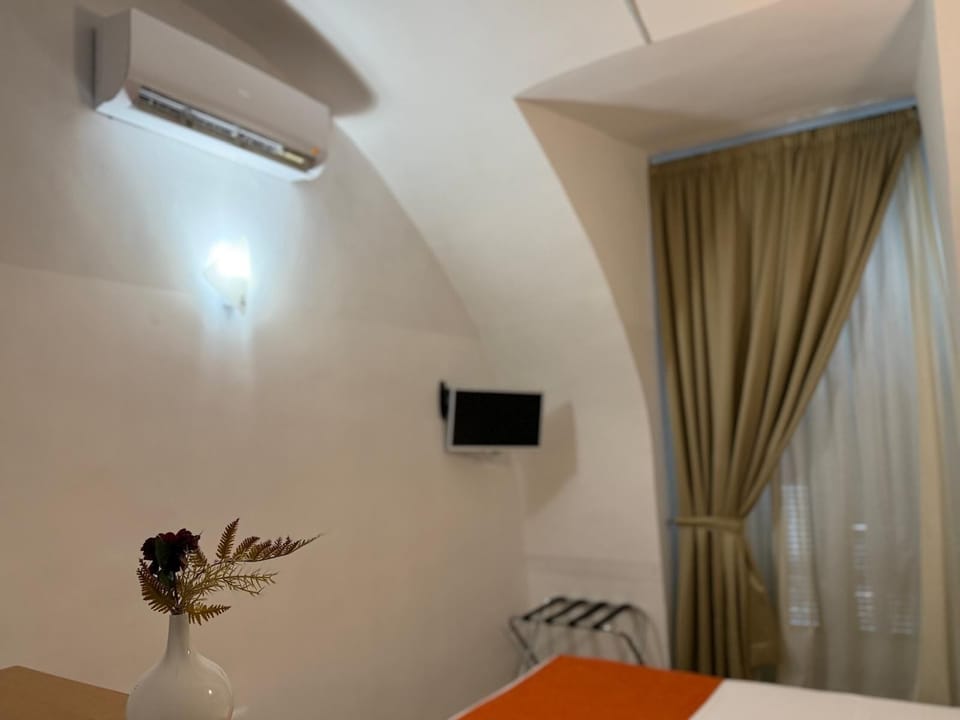 In-room safe, desk, soundproofing, cribs (surcharge)