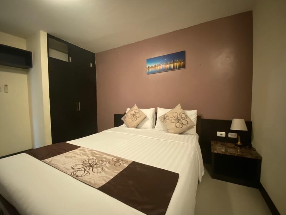 Superior Double Room | Desk, blackout drapes, free WiFi, bed sheets