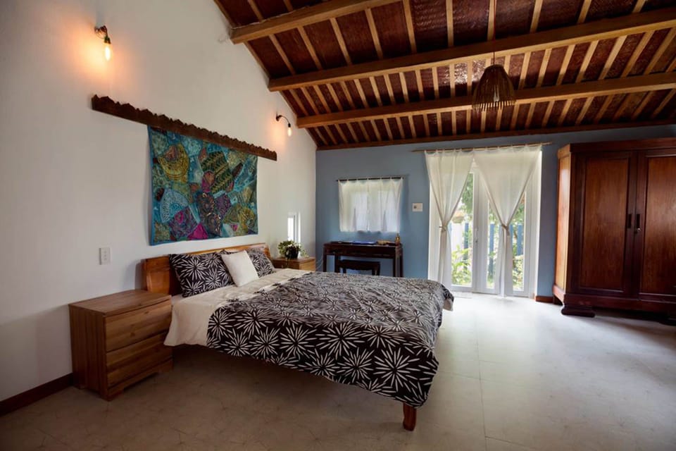 Deluxe Double Room | Minibar, in-room safe, individually decorated, individually furnished