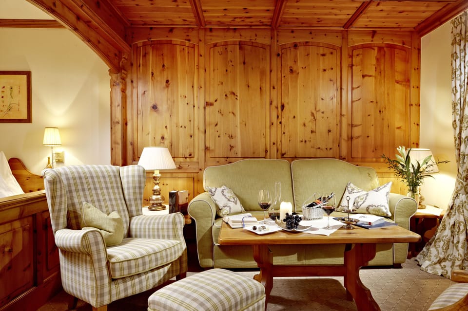Junior Suite | Living room | TV