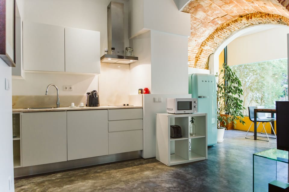 Deluxe One-Bedroom Apartment with private garden | Private kitchen | Espresso maker, coffee/tea maker, fridge, microwave