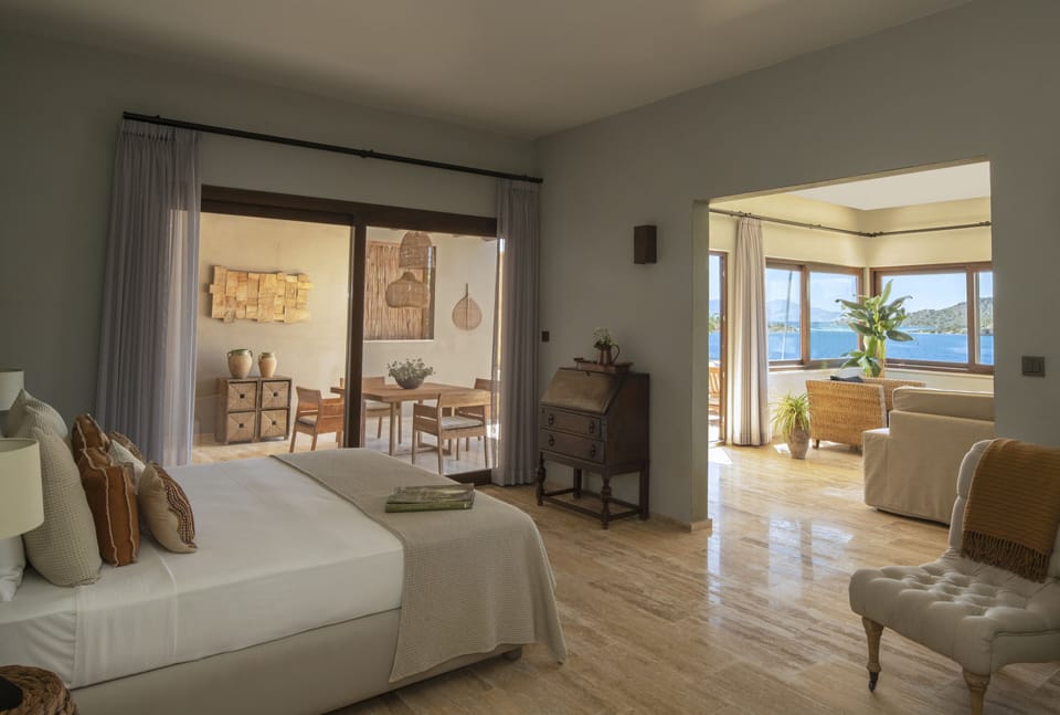 Superior Suite, Sea View | 1 bedroom, minibar, in-room safe, desk