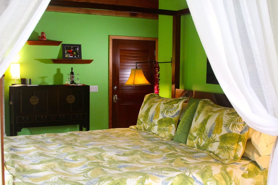 Jade Garden | Premium bedding, pillowtop beds, blackout drapes, free WiFi