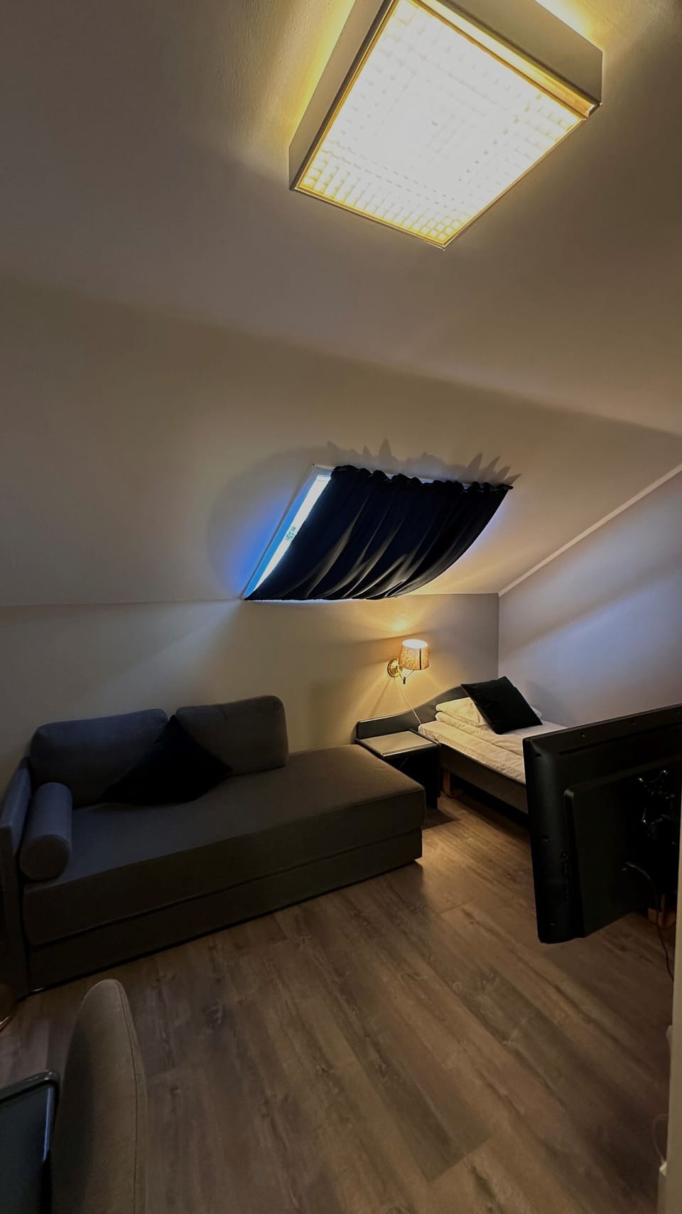 Single Room | Pillowtop beds, individually decorated, desk, laptop workspace