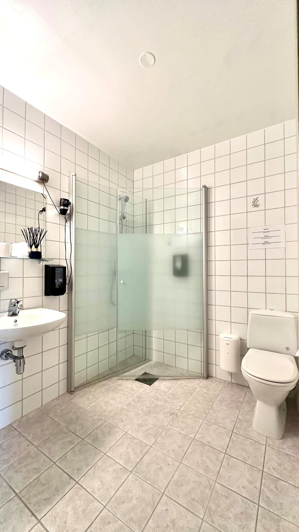 Family Room | Bathroom | Shower, hair dryer, heated floors, towels