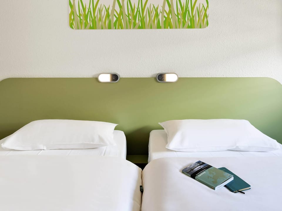 Twin Room, 2 Twin Beds | Desk, blackout drapes, soundproofing, free WiFi