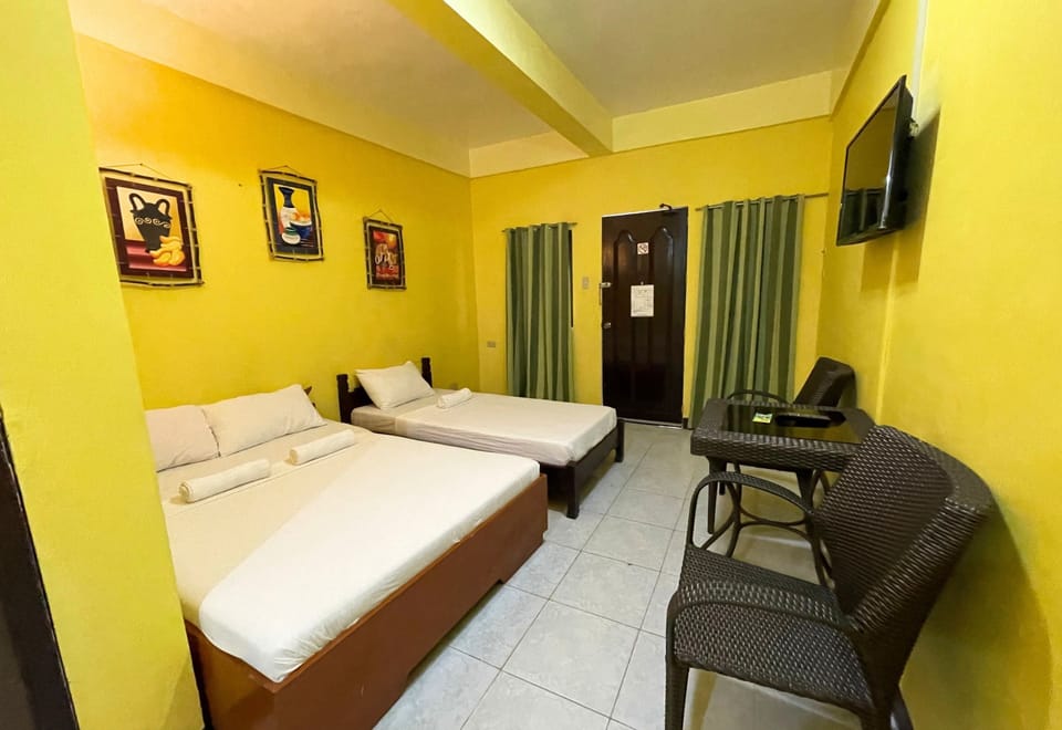 Triple Room | Desk, rollaway beds, free WiFi, bed sheets