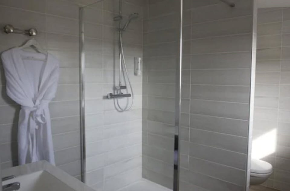 Family Room | Bathroom | Free toiletries, hair dryer, bathrobes, towels