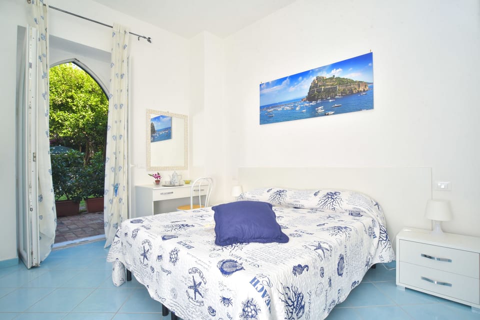 Deluxe Room | Desk, free WiFi, bed sheets