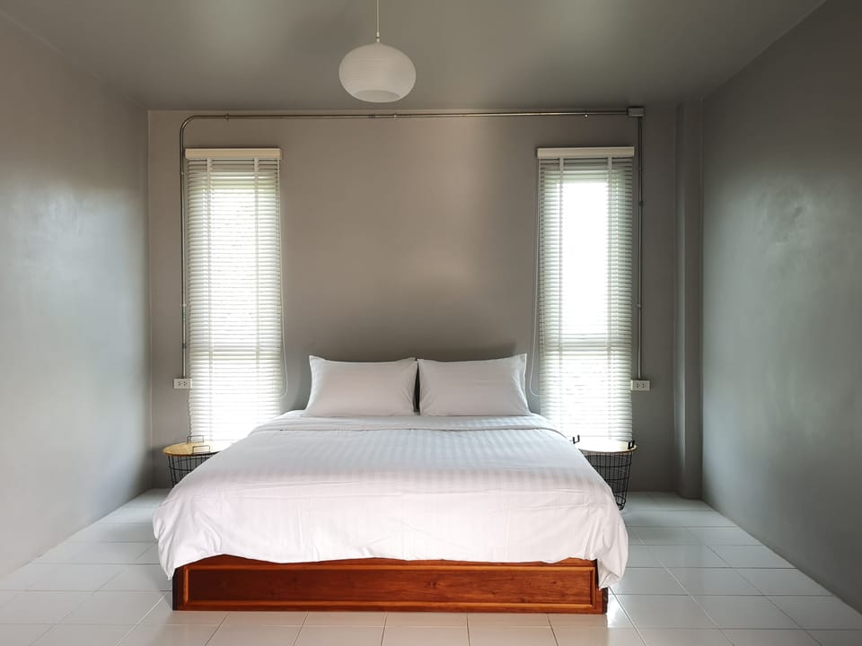 Superior Room, 1 King Bed | Desk, iron/ironing board (on request), WiFi (free), bed sheets