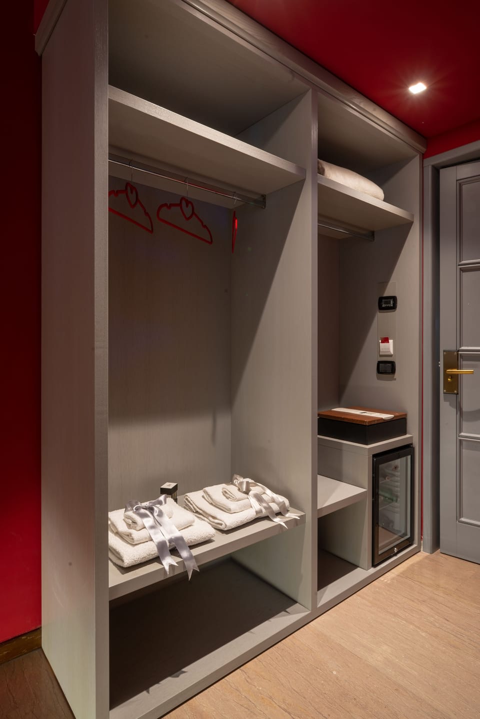 Romantic Studio Suite | Minibar, in-room safe, WiFi (free), bed sheets