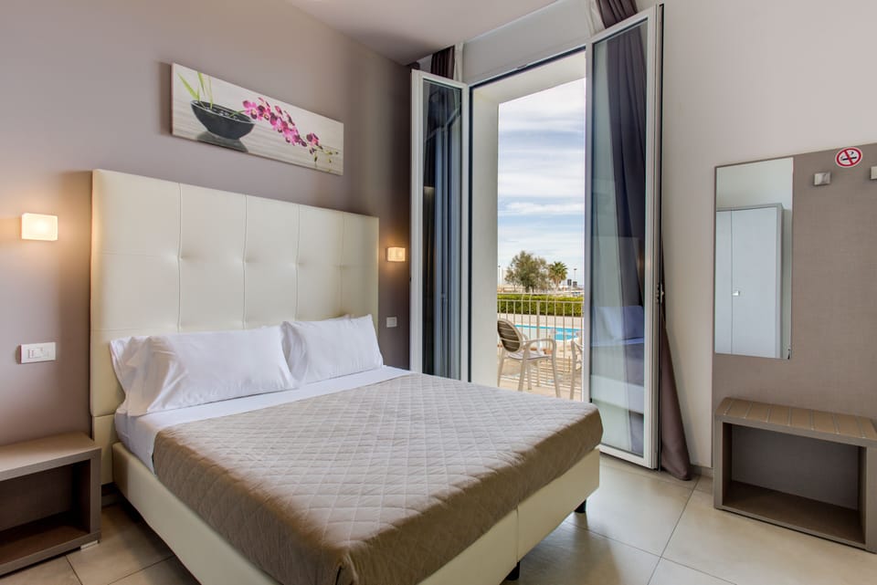 Deluxe Room | In-room safe, free WiFi, bed sheets