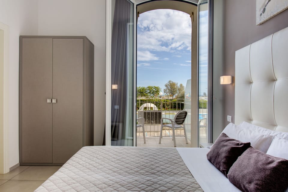 Deluxe Room | In-room safe, free WiFi, bed sheets