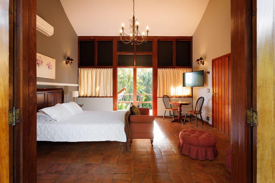Family Room | Minibar, desk, free WiFi
