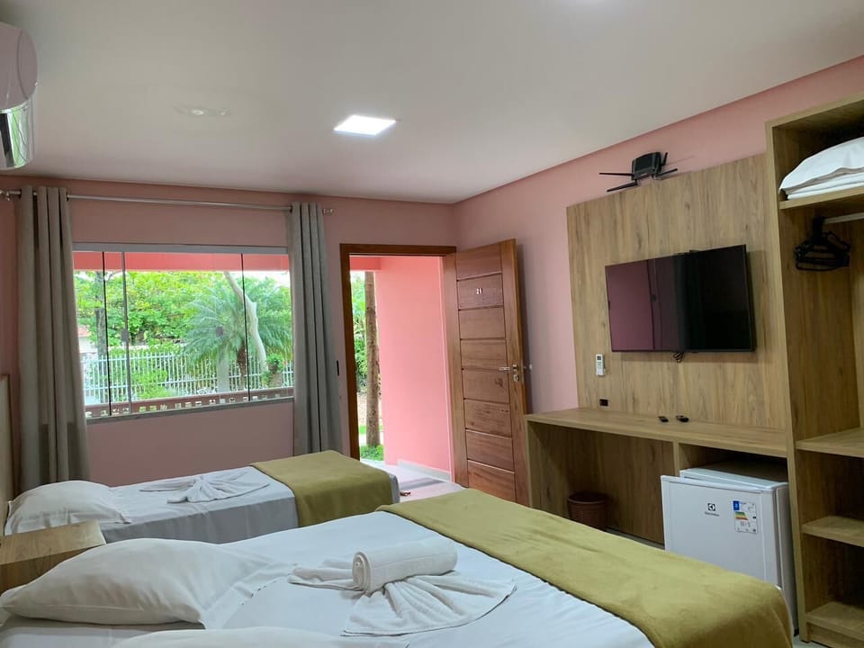 Minibar, desk, laptop workspace, free WiFi