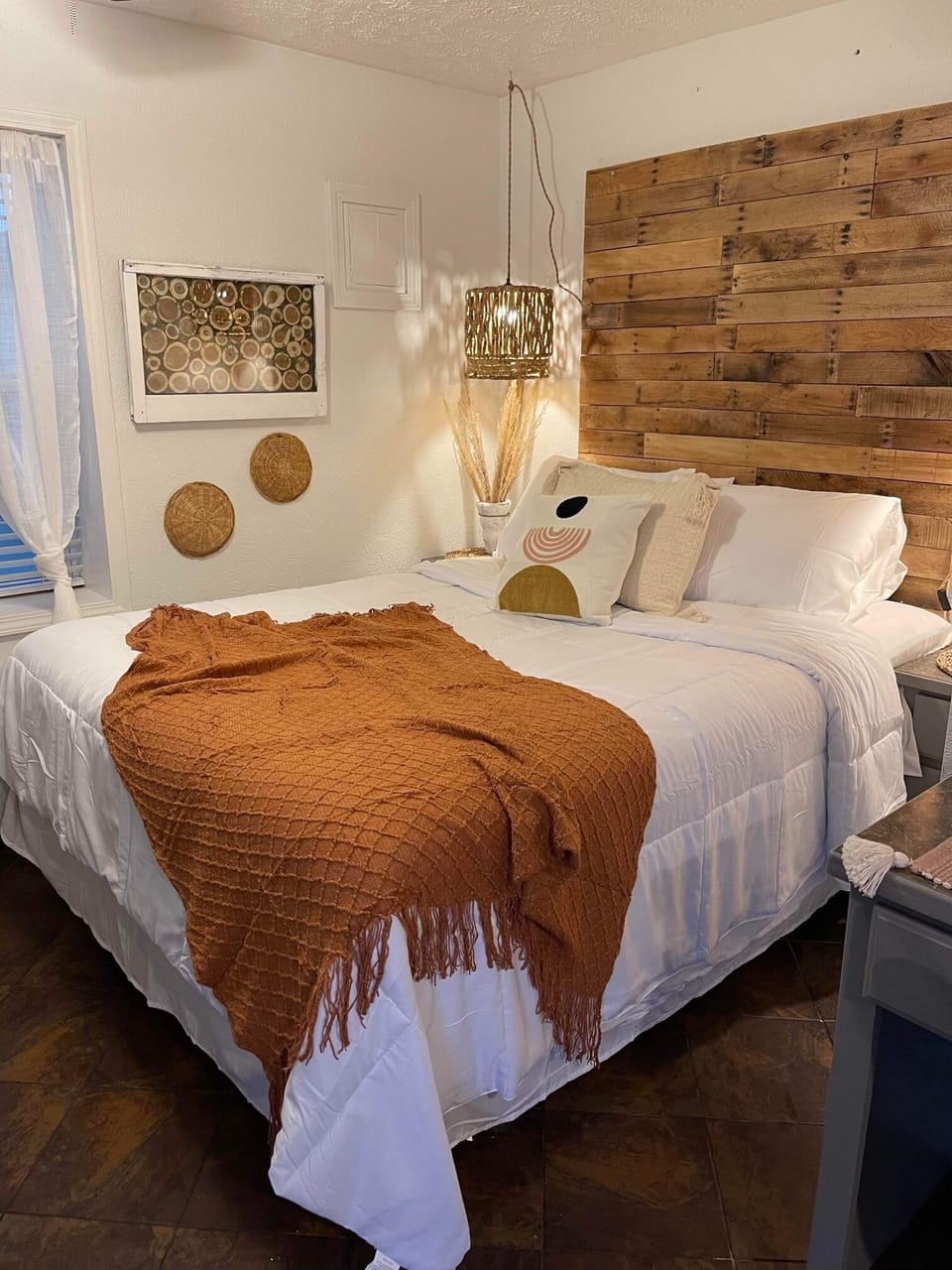 Cottage, 1 Queen Bed | Individually decorated, individually furnished, iron/ironing board